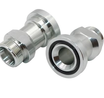 Les conduites relient la bride hydraulique Eaton aux adaptateurs de tuyaux pour une longue durée de vie