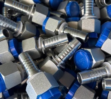 Coupe à travers tuyaux hydrauliques en acier inoxydable