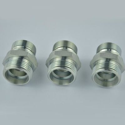 Les lignes de tuyauterie relient une feuille galvanisée 1CB/1dB à un fil Bsp avec un adaptateur hydraulique de tuyauterie DIN