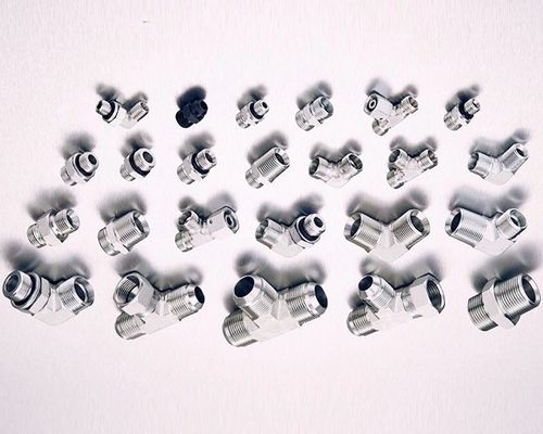 Adaptateur de tuyau hydraulique en tôle galvanisée